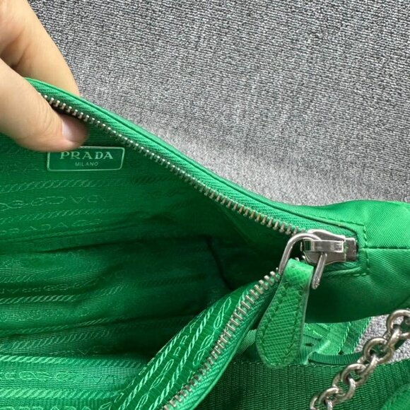 PRADA Re-edition Green W/P Nylon Shoulder Bag ccofb799-102525 - Picture 10 of 14